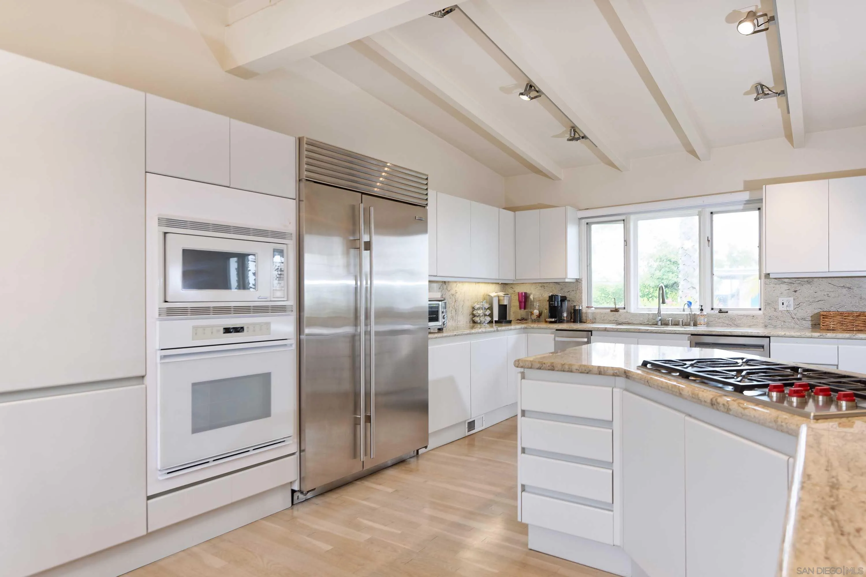 https://cdn.realtyfeed.com/cdn/127/260011428/1904b60d19b96960937d13fdb16e8b34.webp