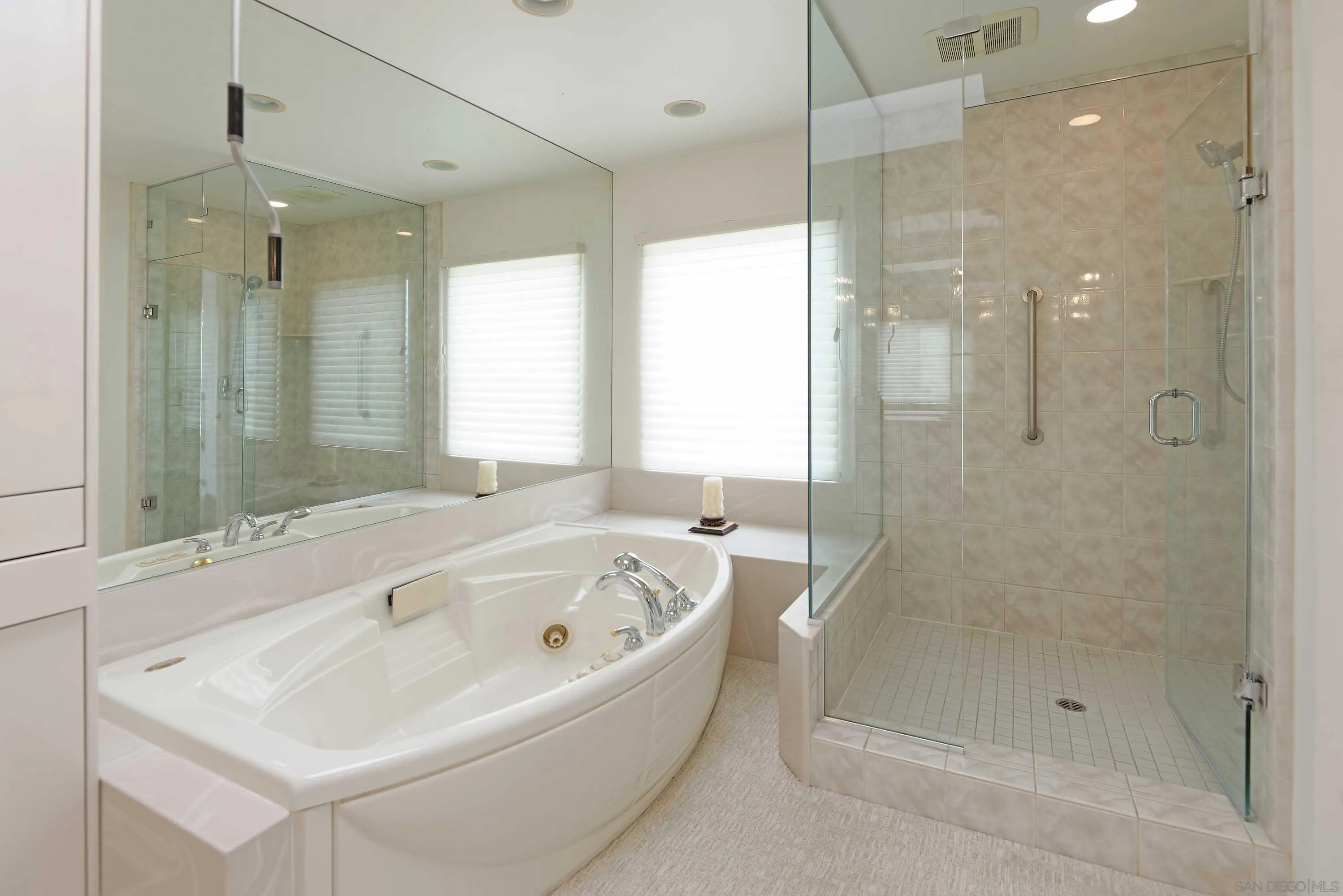 https://cdn.realtyfeed.com/cdn/127/260011428/8feeb87b11e2567bf60c719692e6ffd2.webp
