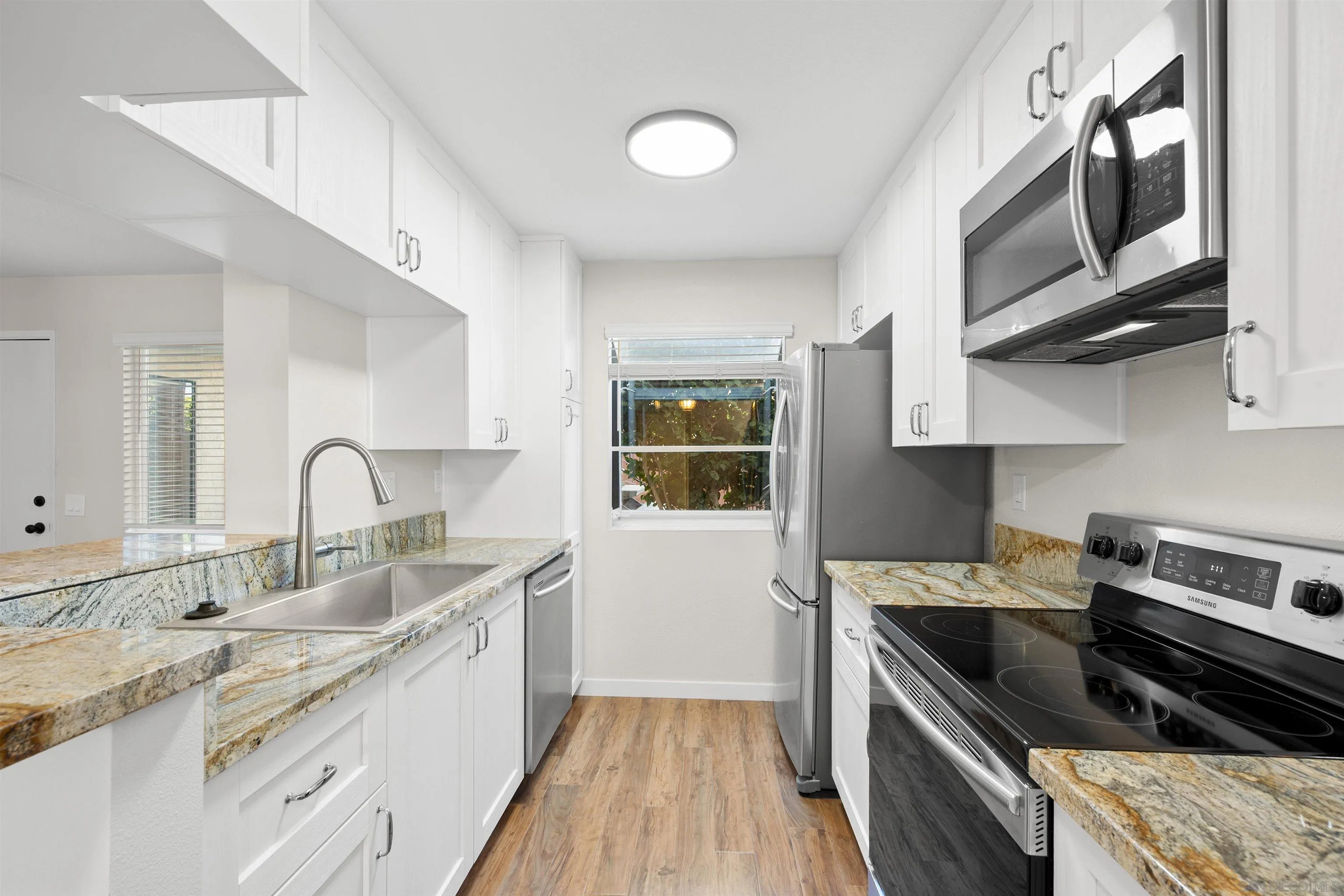 https://cdn.realtyfeed.com/cdn/127/260011436/21e9c33bcc0a2485b4fa720bf191fc89.webp