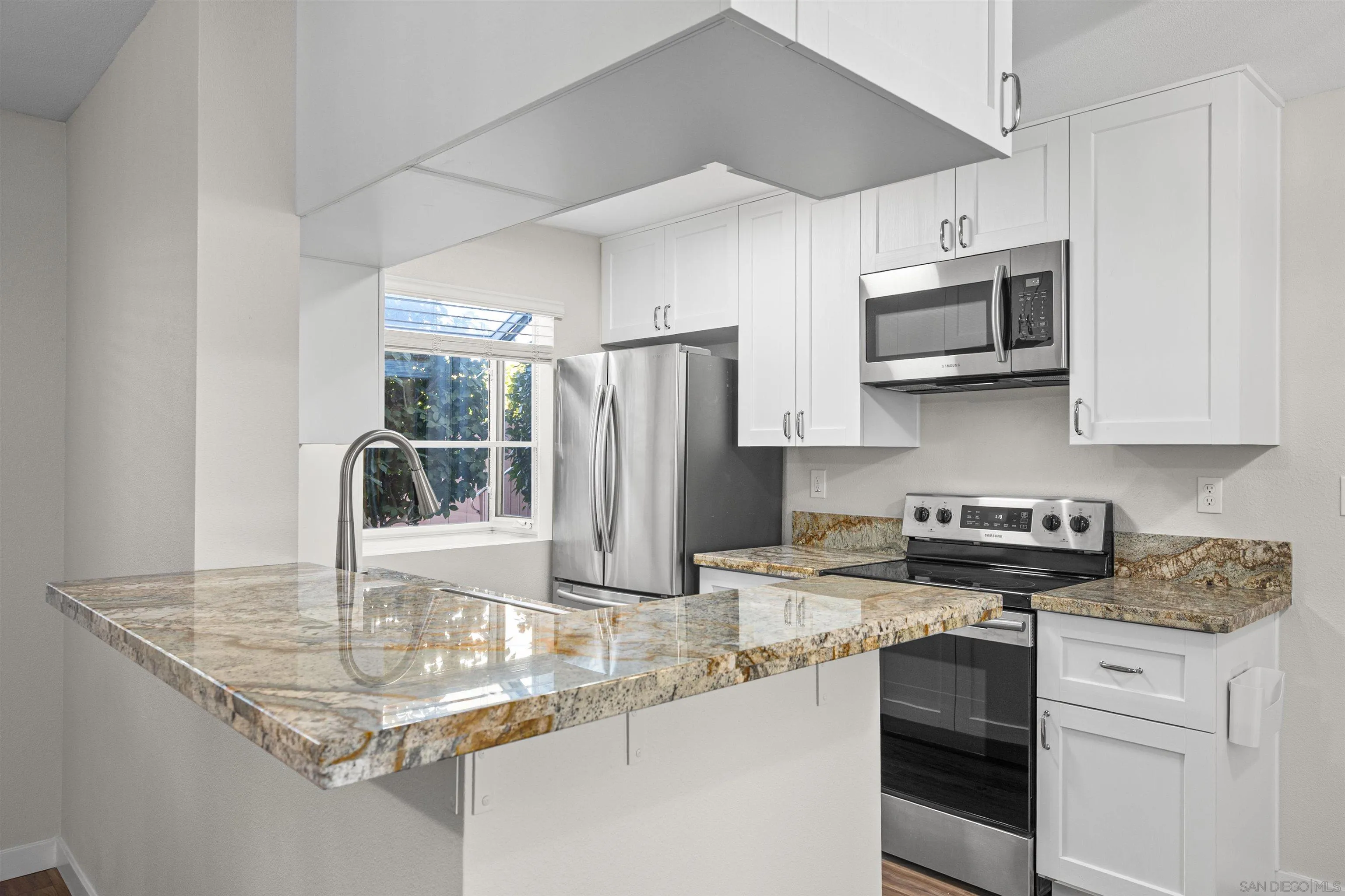 https://cdn.realtyfeed.com/cdn/127/260011436/3e9049240e815541e2ef66847eebe01a.webp