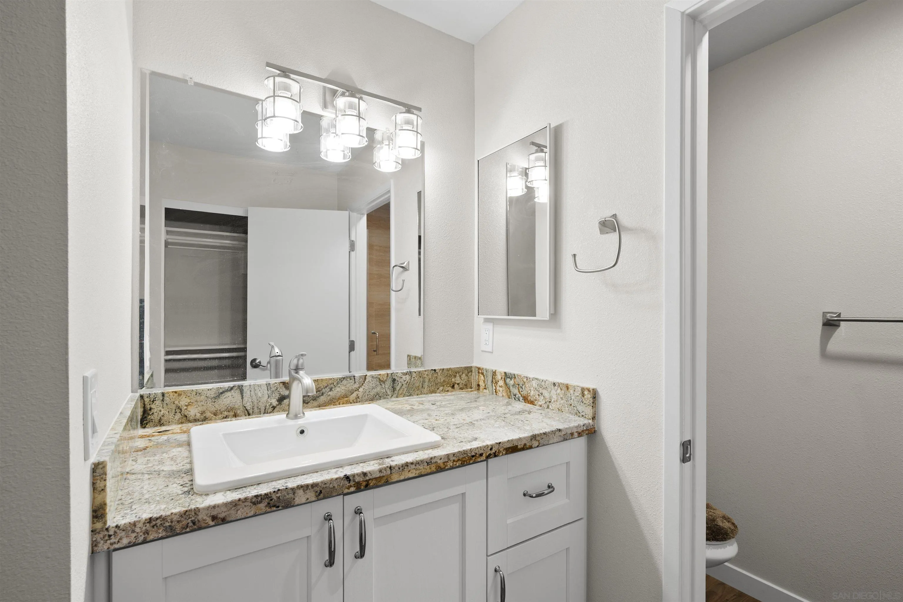 https://cdn.realtyfeed.com/cdn/127/260011436/66ede782798f70c3e1d3bfb3eb90d236.webp