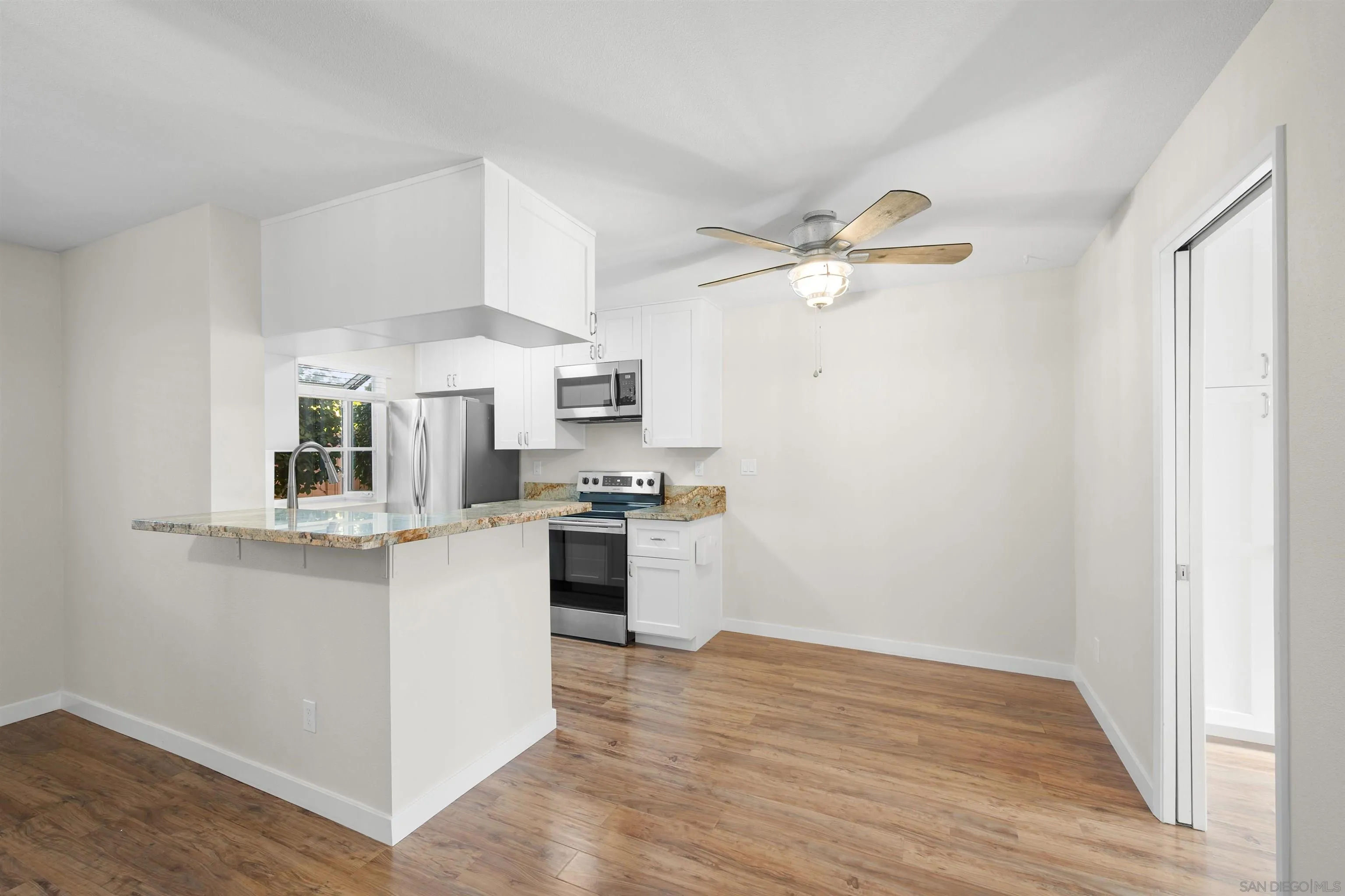 https://cdn.realtyfeed.com/cdn/127/260011436/d10bb924cf316554f9cec3f6d4f8b339.webp