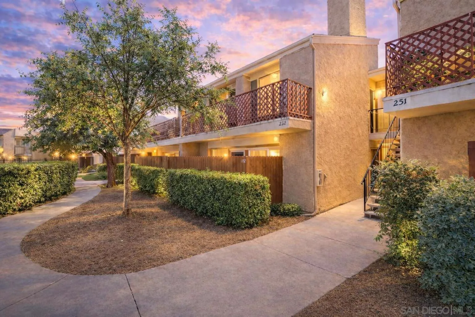 Photo #1: 260011444 Listing: Photo #1