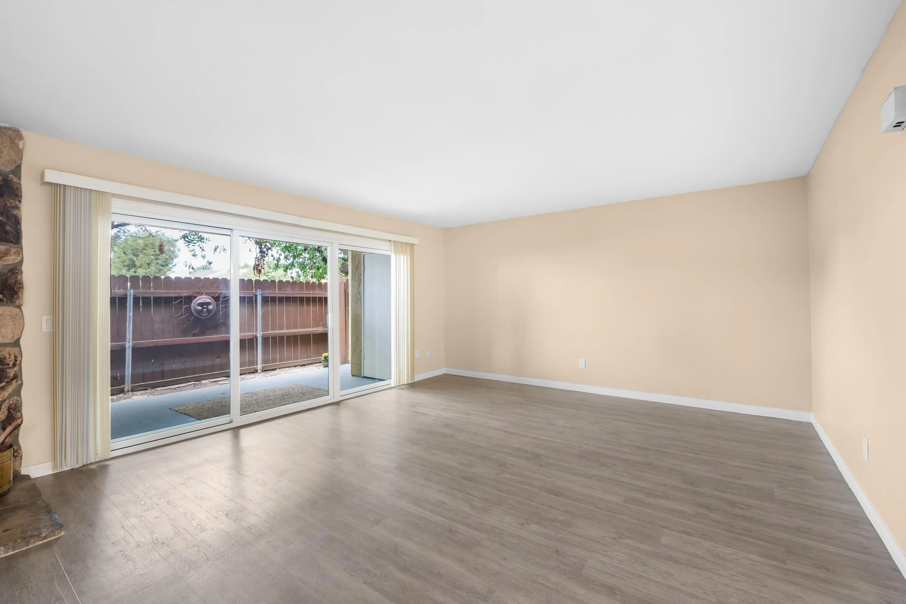 Photo #8: 260011444 Listing: Photo #8