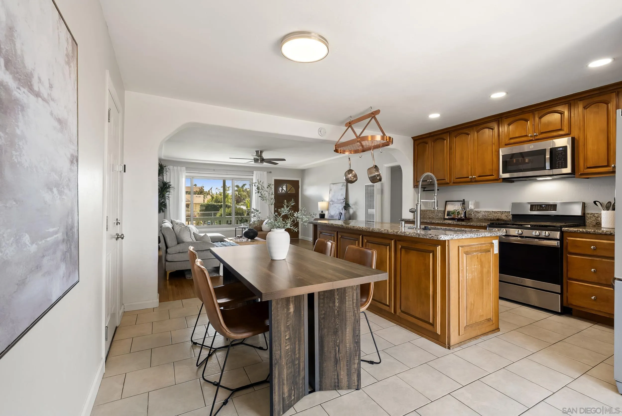 https://cdn.realtyfeed.com/cdn/127/260011446/3977487b5a14d3fa0dfcd02ca0bc3a56.webp