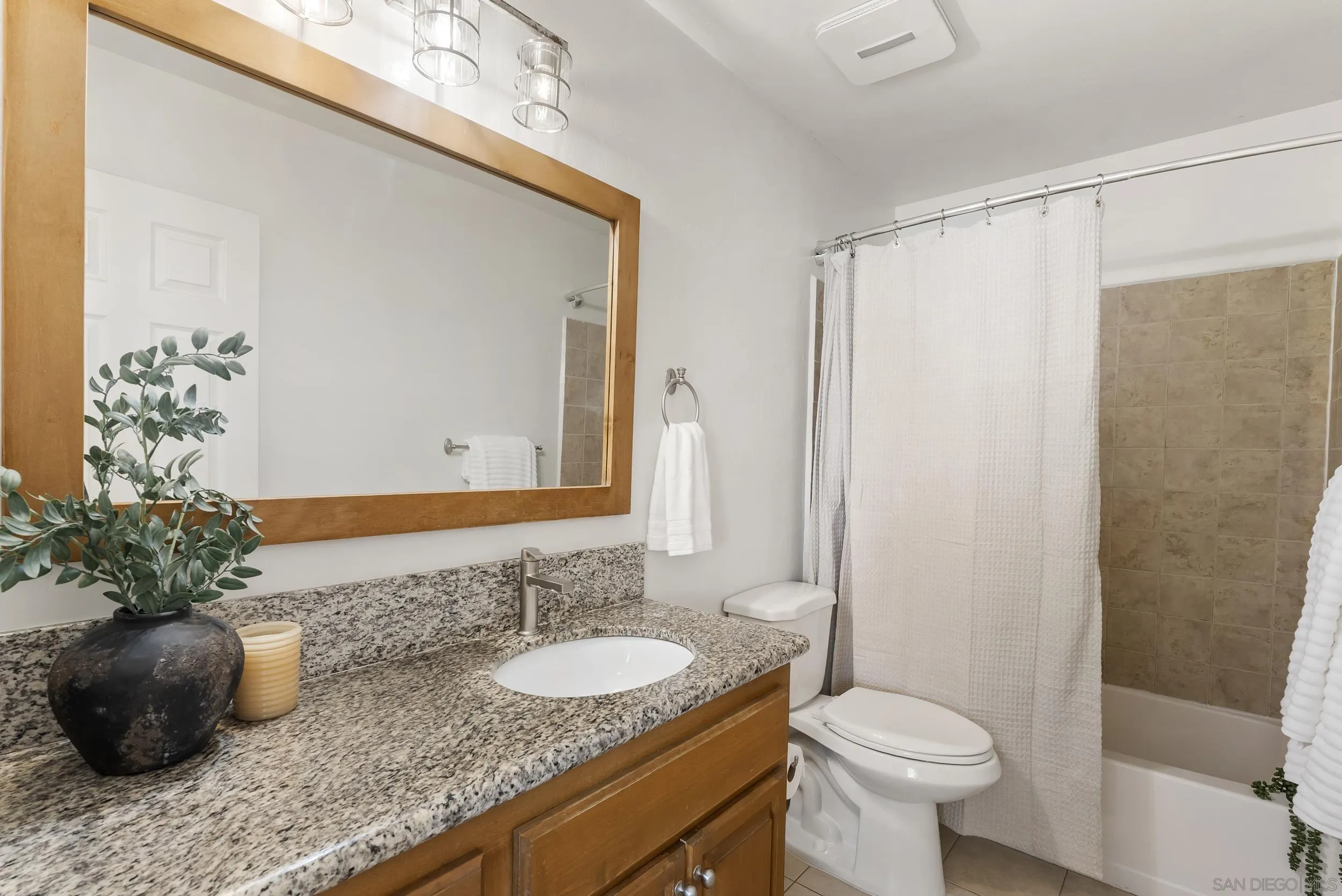 https://cdn.realtyfeed.com/cdn/127/260011446/701ec914ebfc7ee4dd4299c62b7066c9.webp