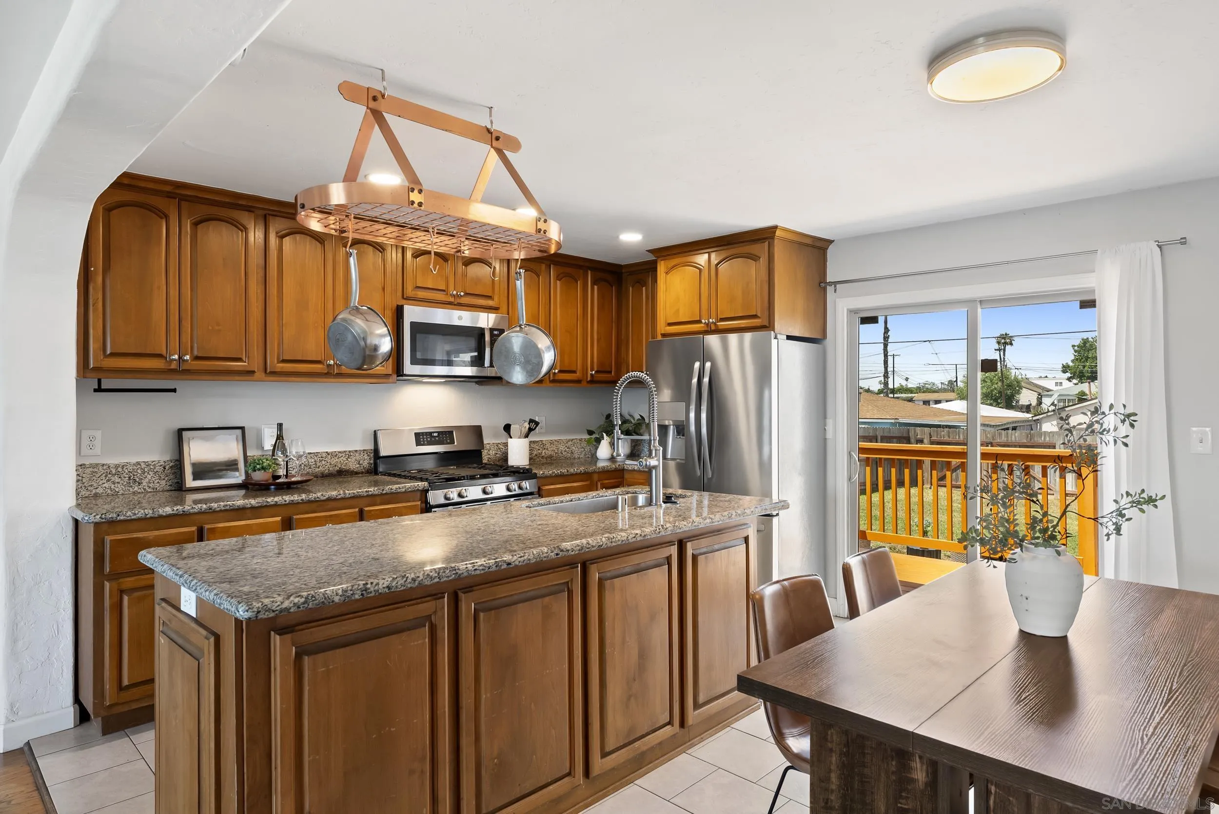 https://cdn.realtyfeed.com/cdn/127/260011446/c7140752b3a7c06edd6586eff9300e53.webp