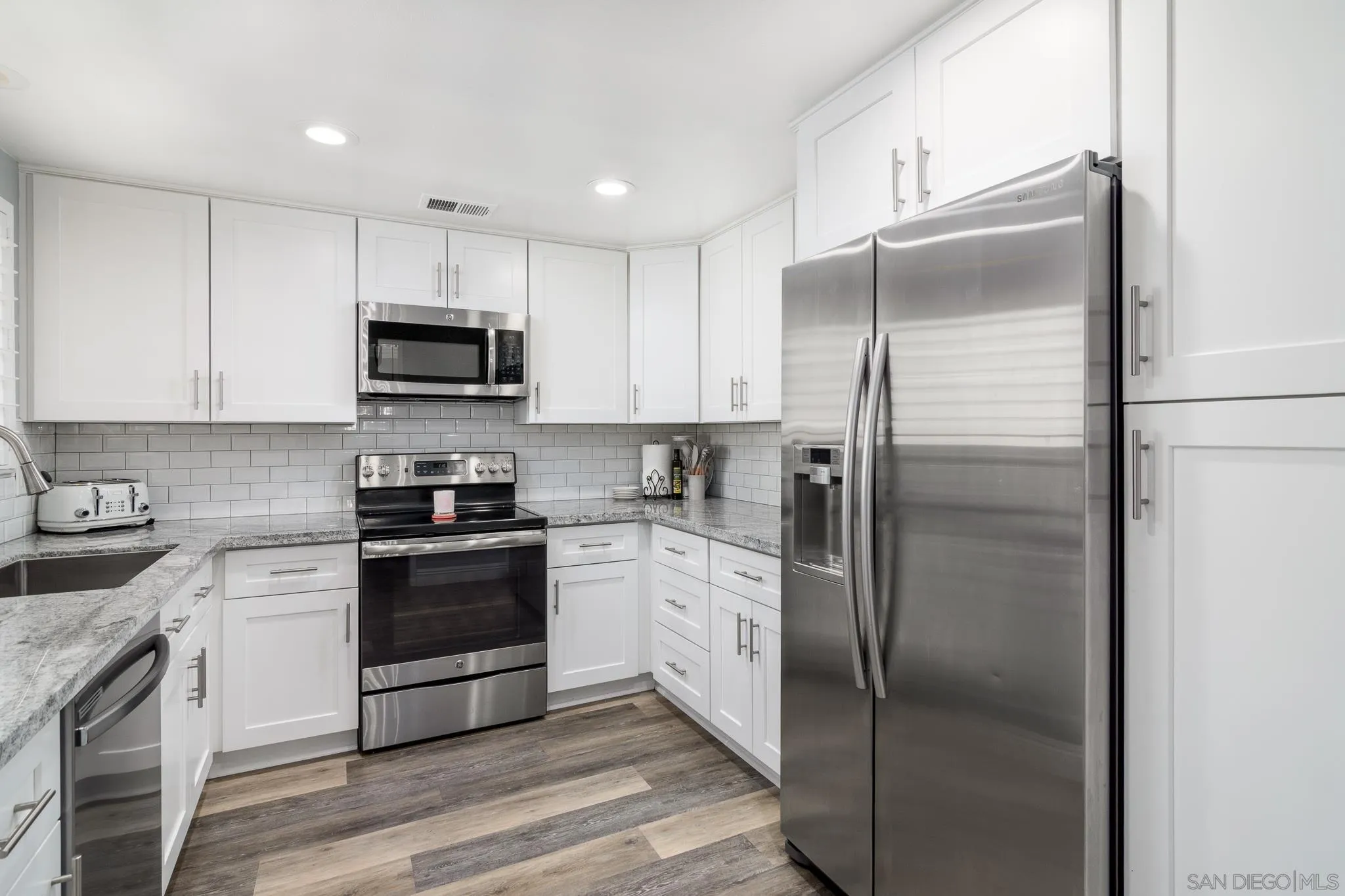 https://cdn.realtyfeed.com/cdn/127/260011447/6e34bc694979d4ff4e31a53b59090d61.webp