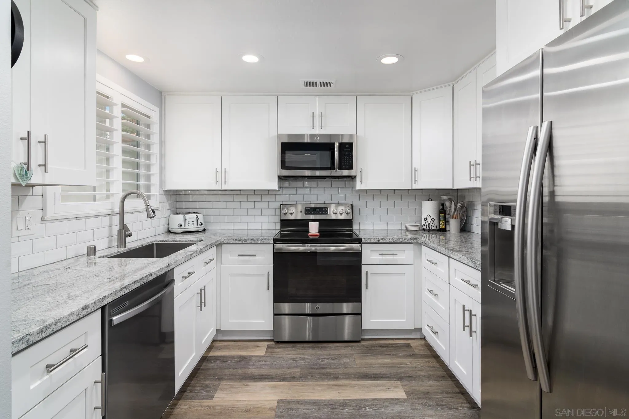 https://cdn.realtyfeed.com/cdn/127/260011447/e52c0bfcd016e1098026fc733f7a2cc8.webp