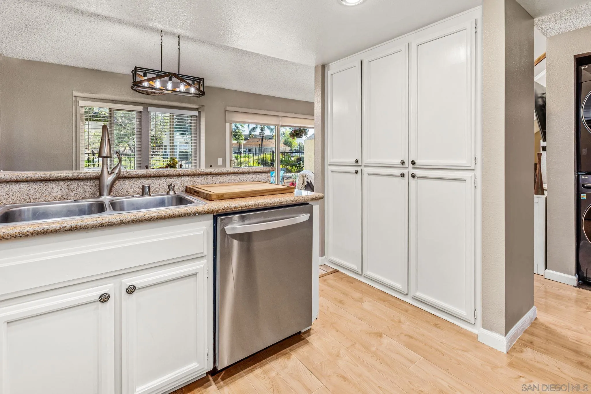 https://cdn.realtyfeed.com/cdn/127/260011453/4d8279ff24507fb4a706c6d8fbb84da5.webp