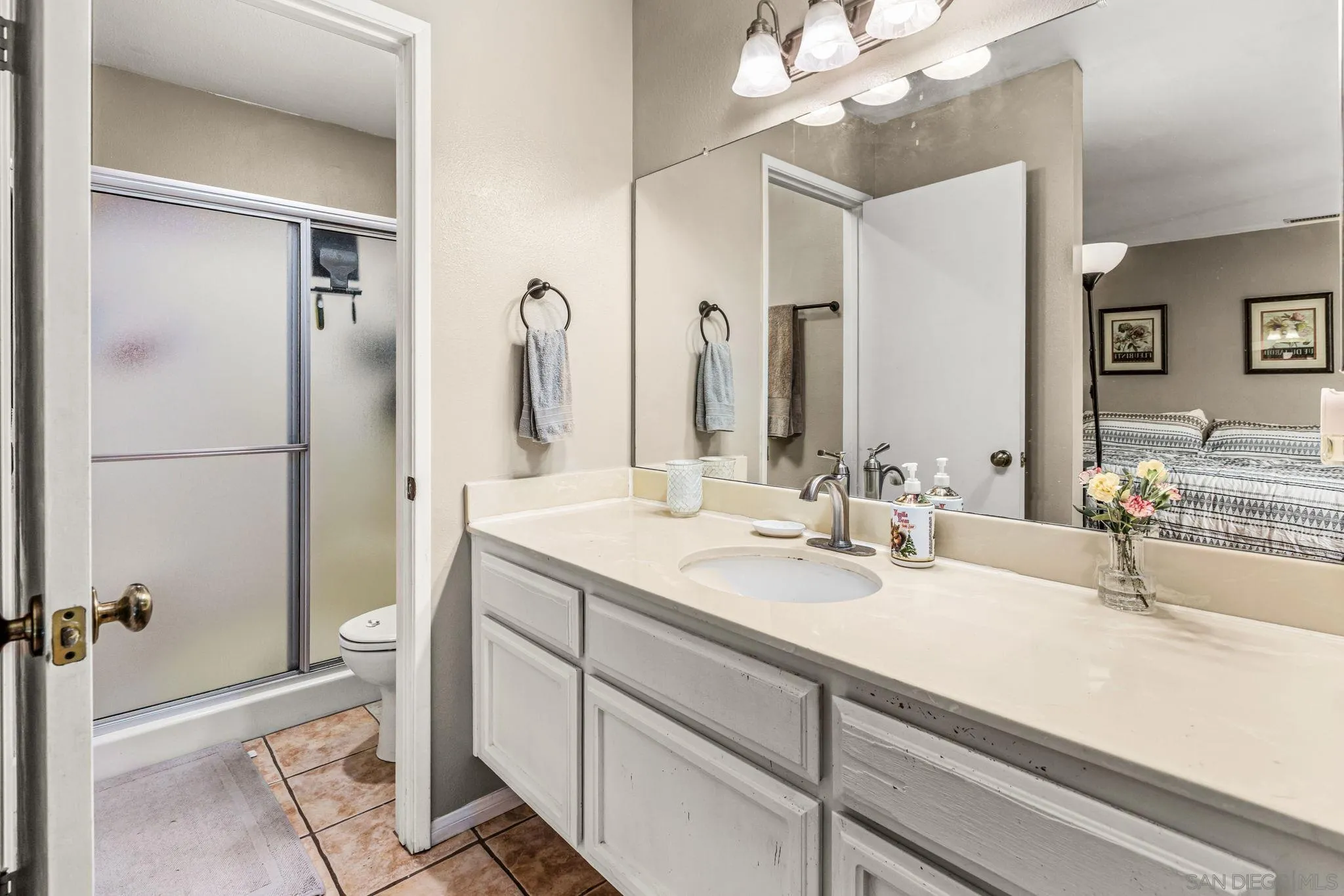 https://cdn.realtyfeed.com/cdn/127/260011453/ce349ee8c4d8aaa53e7a82763761bf2a.webp