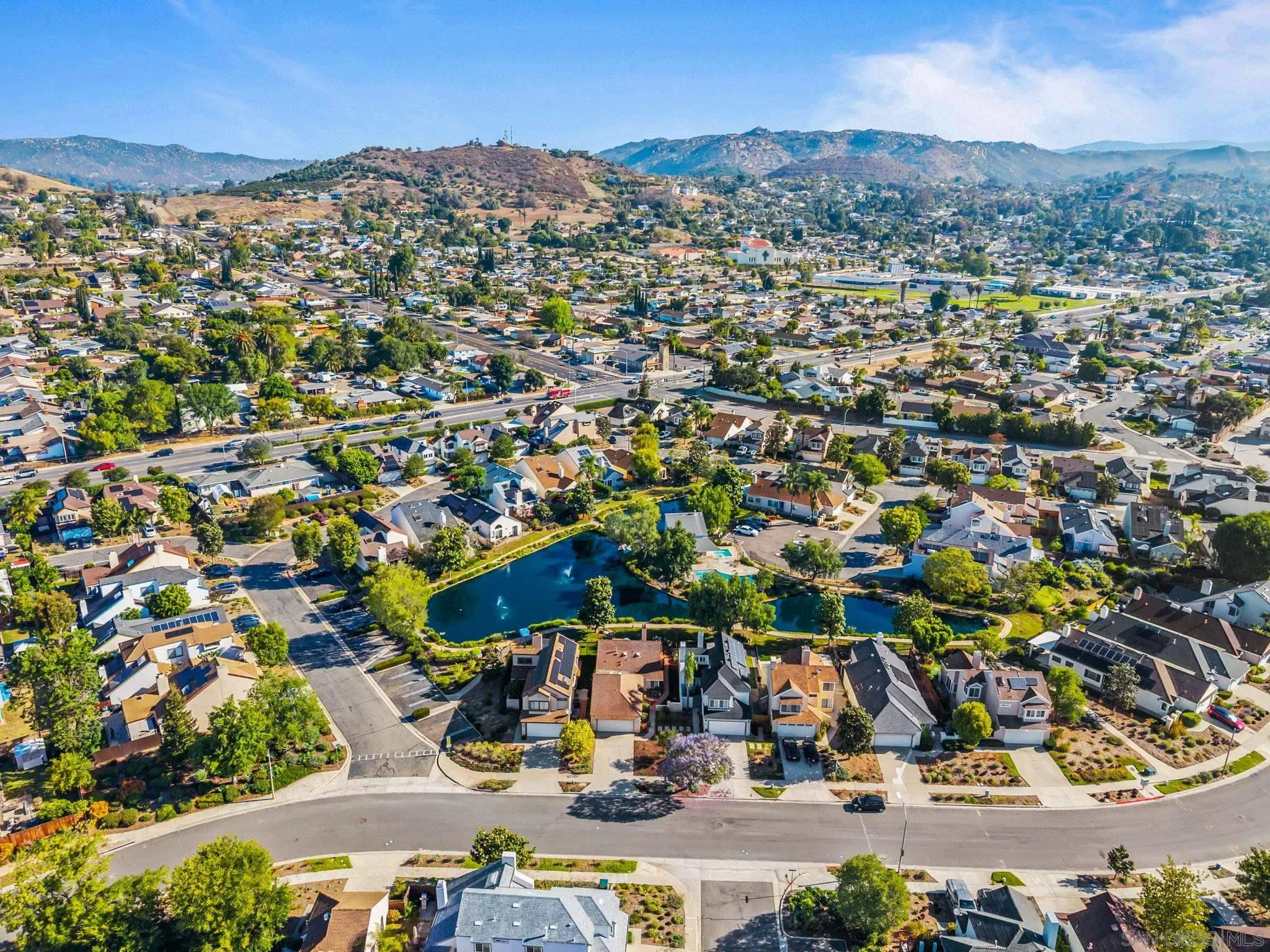 https://cdn.realtyfeed.com/cdn/127/260011453/fca8ccebab58daff31d59741ff7c12ce.webp