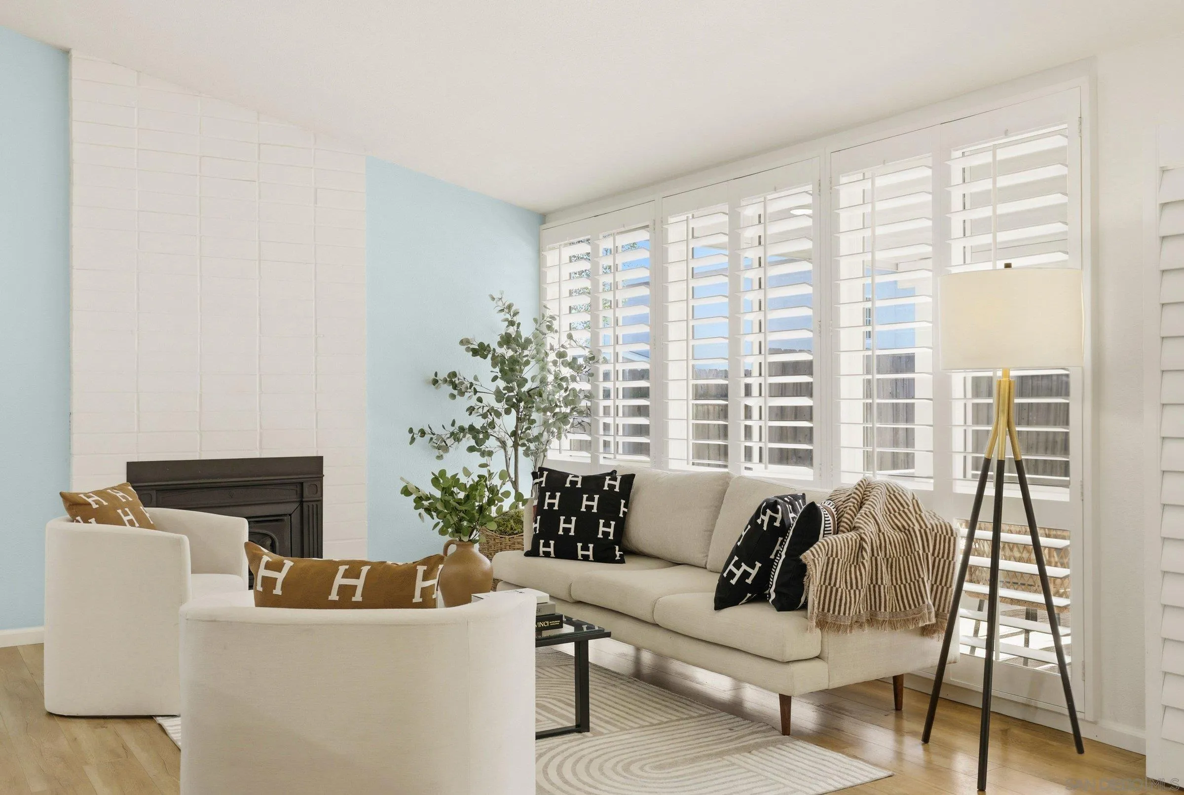 https://cdn.realtyfeed.com/cdn/127/260011456/89d0006e1bc3e068d5727af6f12b3139.webp