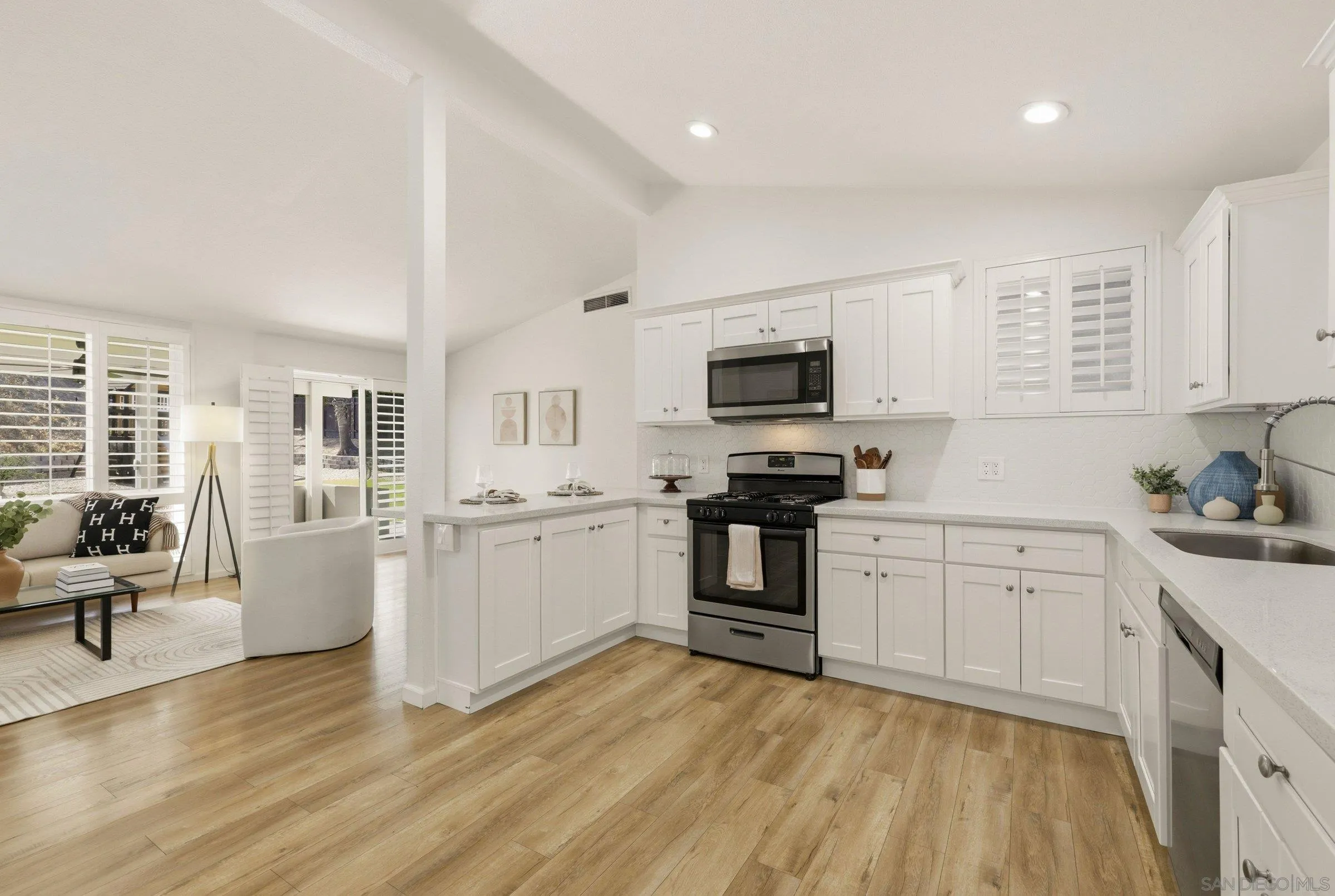 https://cdn.realtyfeed.com/cdn/127/260011456/c844bd316296b290b624bc06e4232b2c.webp