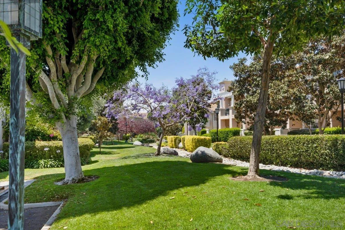 Photo #33: 260011459 Listing: Photo #33
