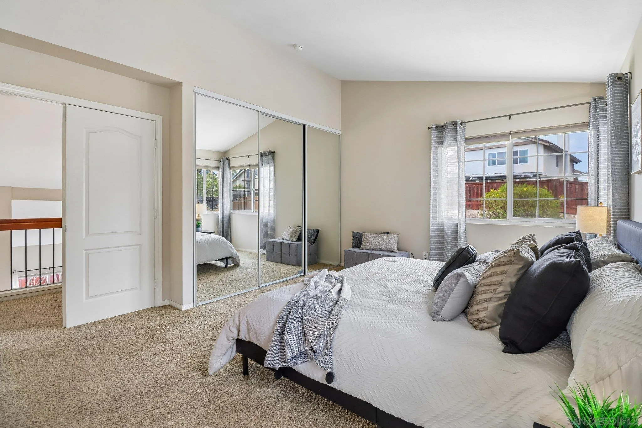 https://cdn.realtyfeed.com/cdn/127/260011461/3d94a0335f681f3351ef5fe25155c832.webp