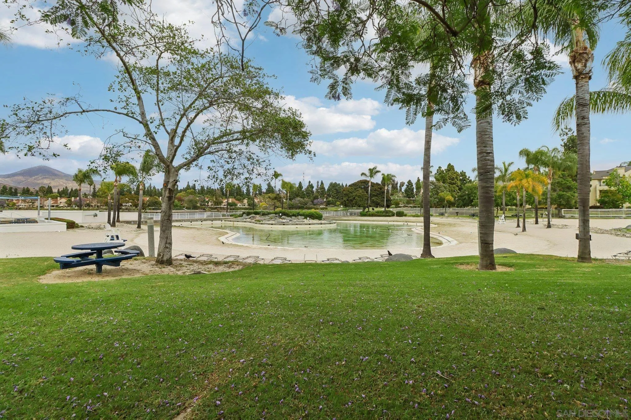 https://cdn.realtyfeed.com/cdn/127/260011461/7639c21c49cd2dbb2650fd852d1f4b8f.webp