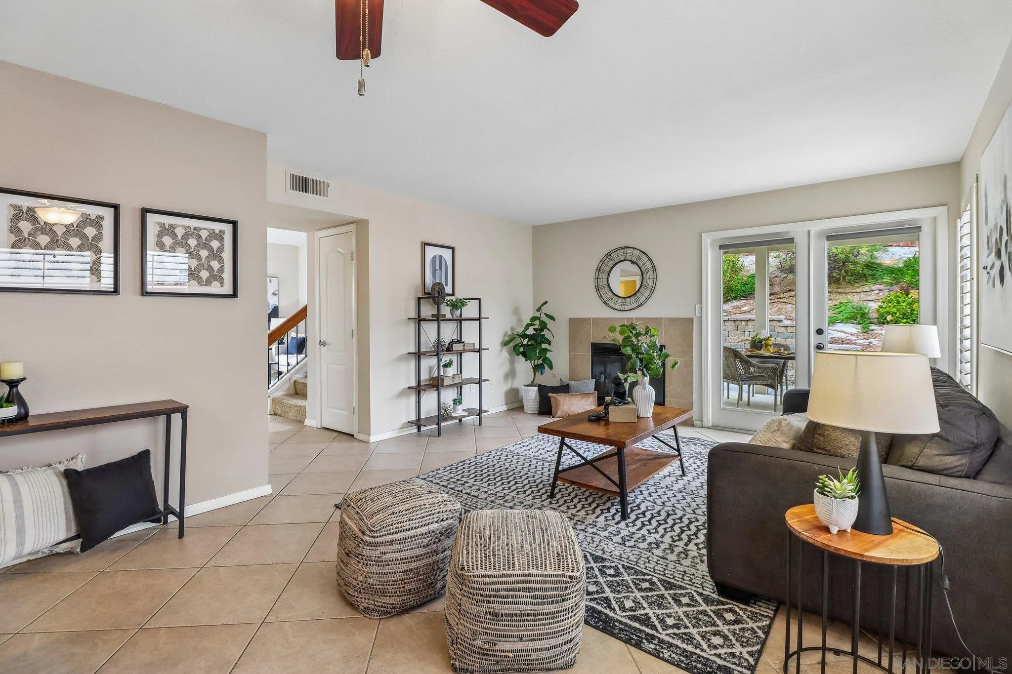 https://cdn.realtyfeed.com/cdn/127/260011461/b5b7e3ac19f8d15fdf454bd4528c9418.webp