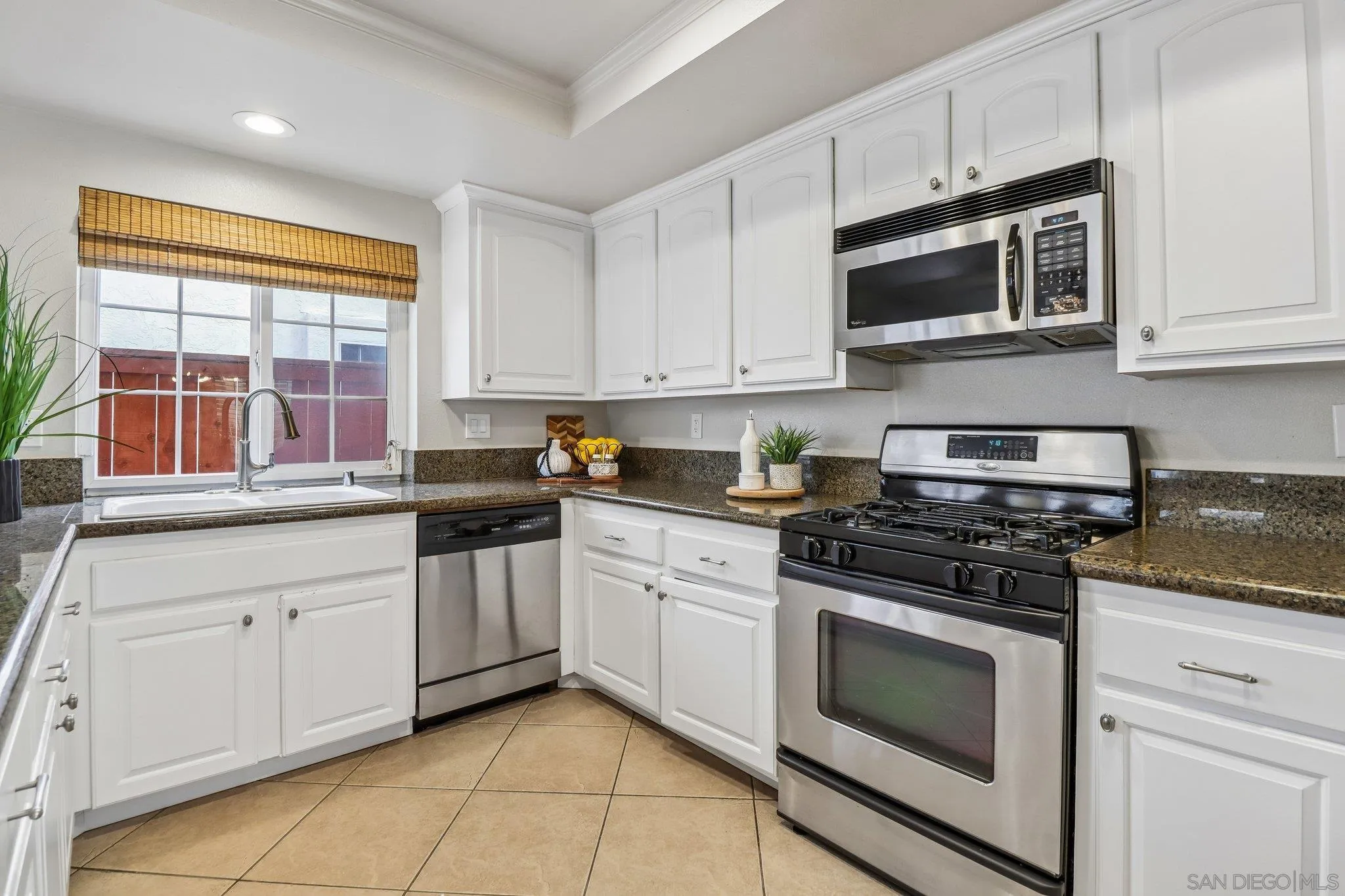 https://cdn.realtyfeed.com/cdn/127/260011461/ef443d544fe5327ffd54d5ca88e94072.webp