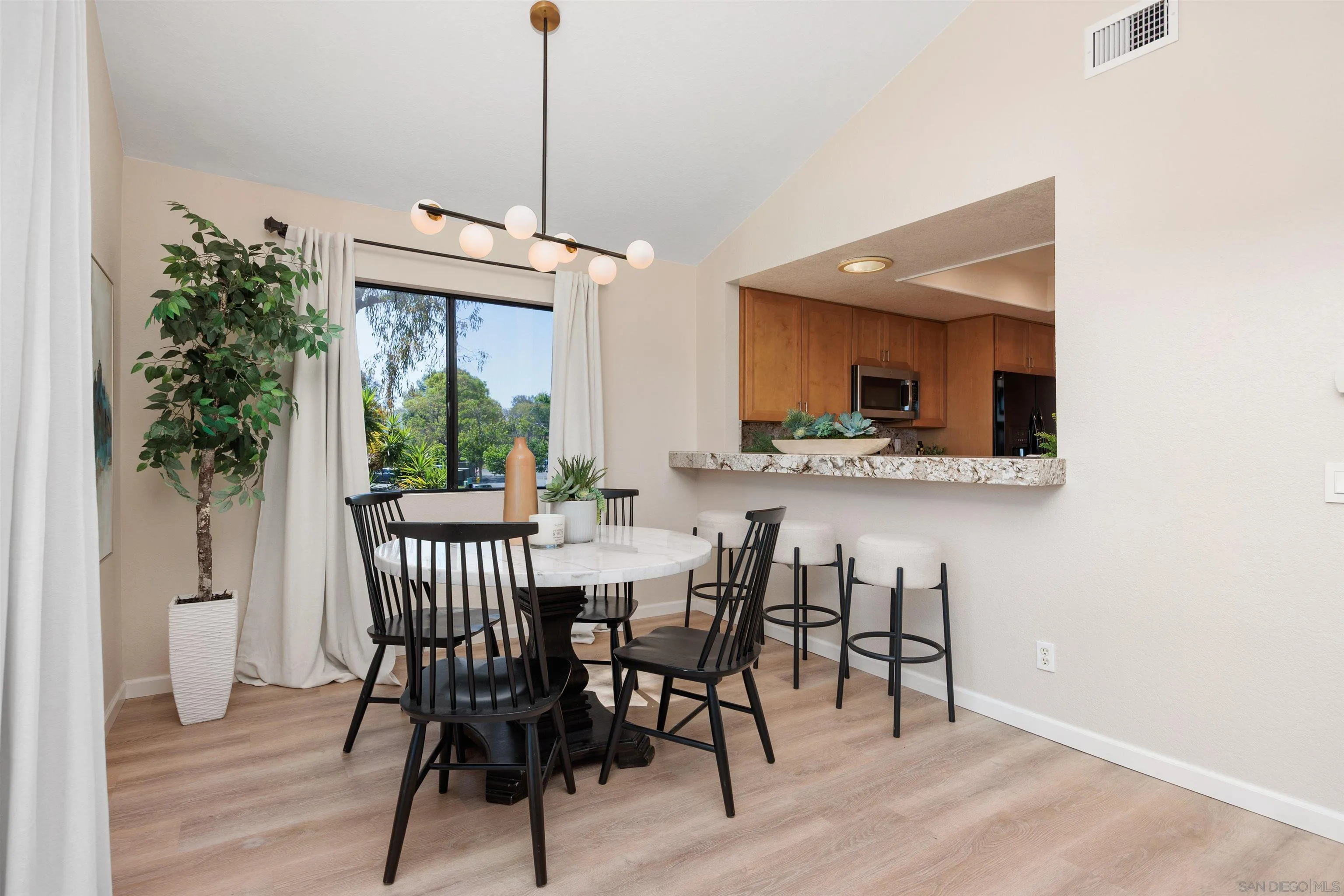 Photo #7: 260011462 Listing: Photo #7