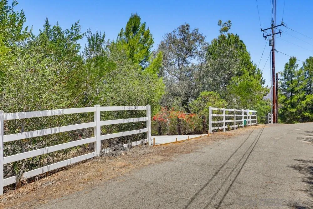 https://cdn.realtyfeed.com/cdn/127/260011464/00c304dd9e11db7ca87527fb6626b3b1.webp