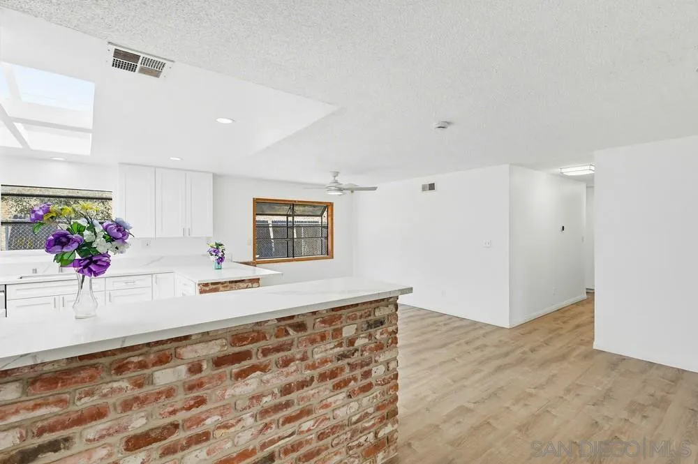 https://cdn.realtyfeed.com/cdn/127/260011464/1db88d79cb513966014ae0c4d9e74359.webp