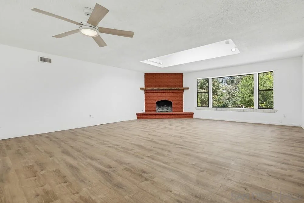 https://cdn.realtyfeed.com/cdn/127/260011464/355cead6c20b56d34f714138e601b0b6.webp