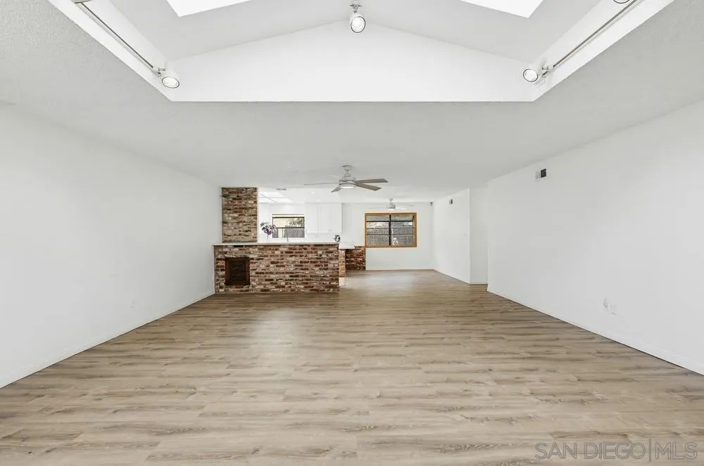 https://cdn.realtyfeed.com/cdn/127/260011464/6094110f100f54eb70a8f75e2ee95efe.webp