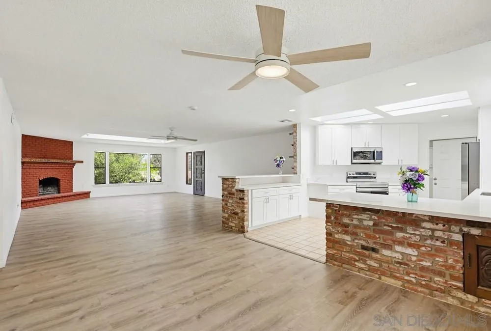 https://cdn.realtyfeed.com/cdn/127/260011464/792def648a0df02333d8fdc7bbeb9868.webp