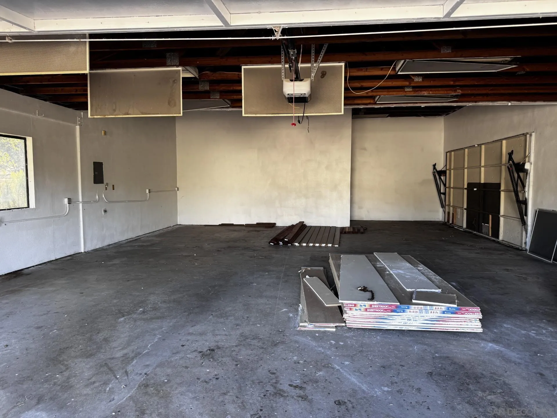 https://cdn.realtyfeed.com/cdn/127/260011464/c394a0ad40e7c60e6ac3a7f11cea6f78.webp