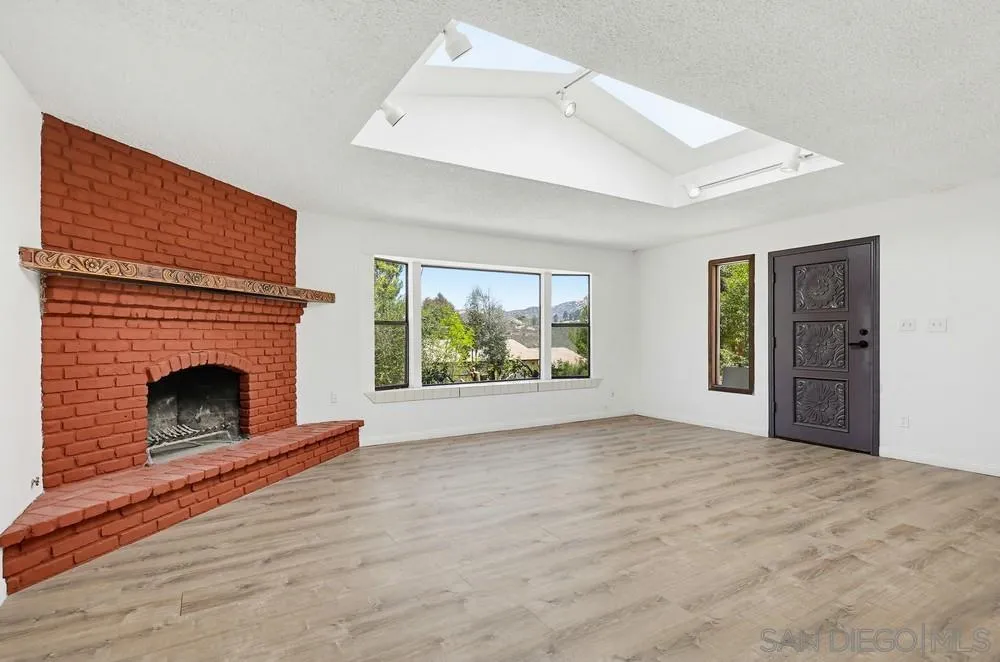 https://cdn.realtyfeed.com/cdn/127/260011464/d72f73a4edbada87e6d8bf68d5e8dcff.webp