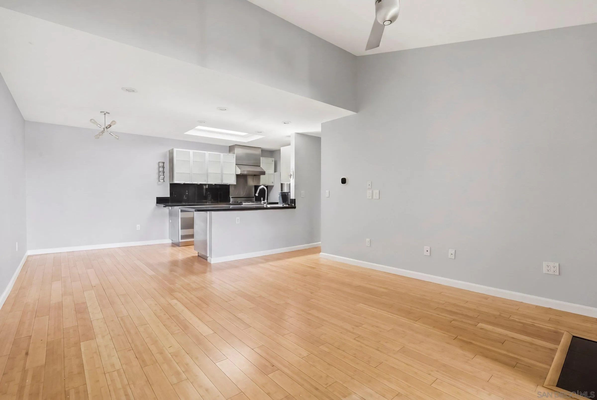 Photo #5: 260011469 Listing: Photo #5