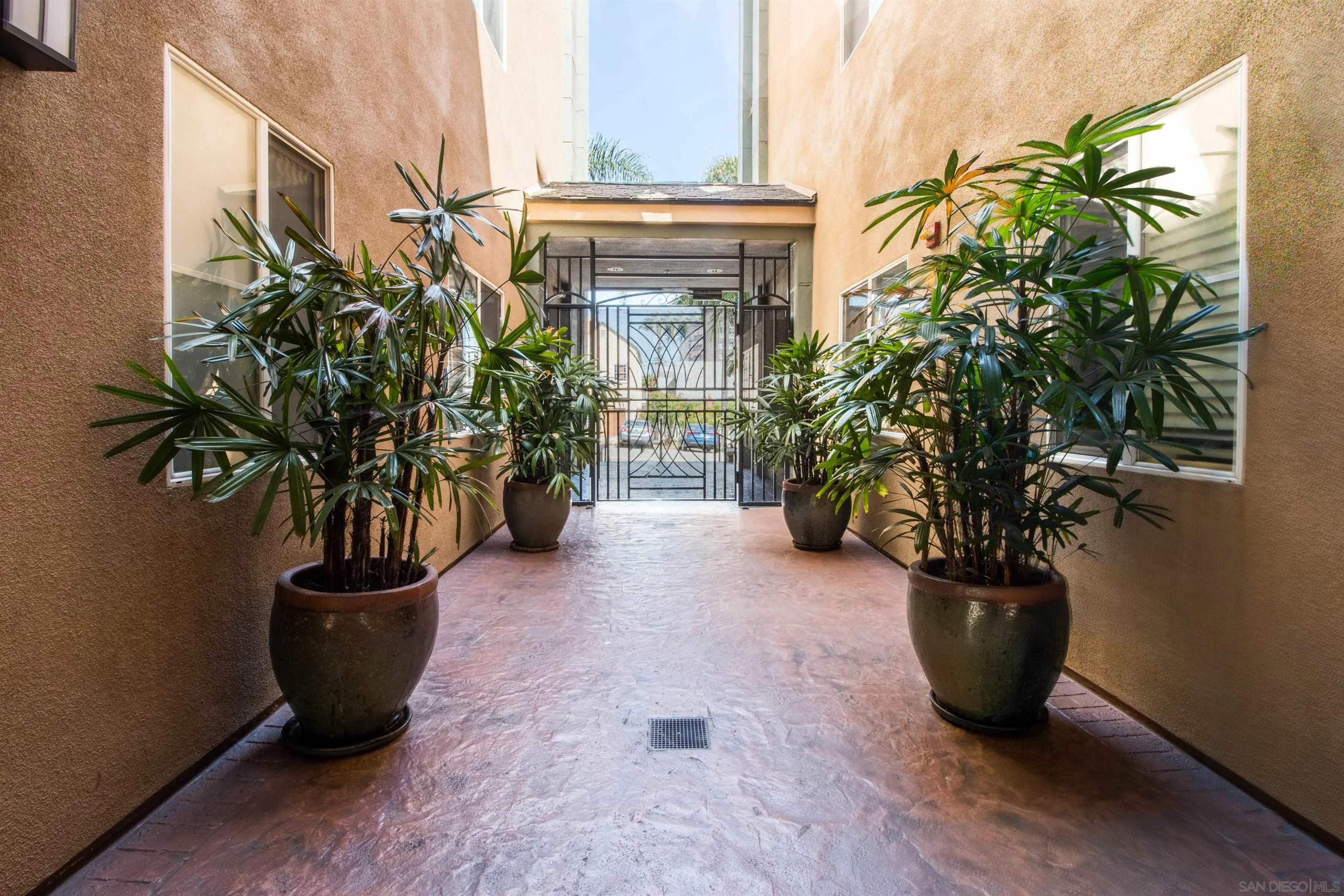 https://cdn.realtyfeed.com/cdn/127/260011474/322bf20464abb4127618ab97d6e91f67.webp