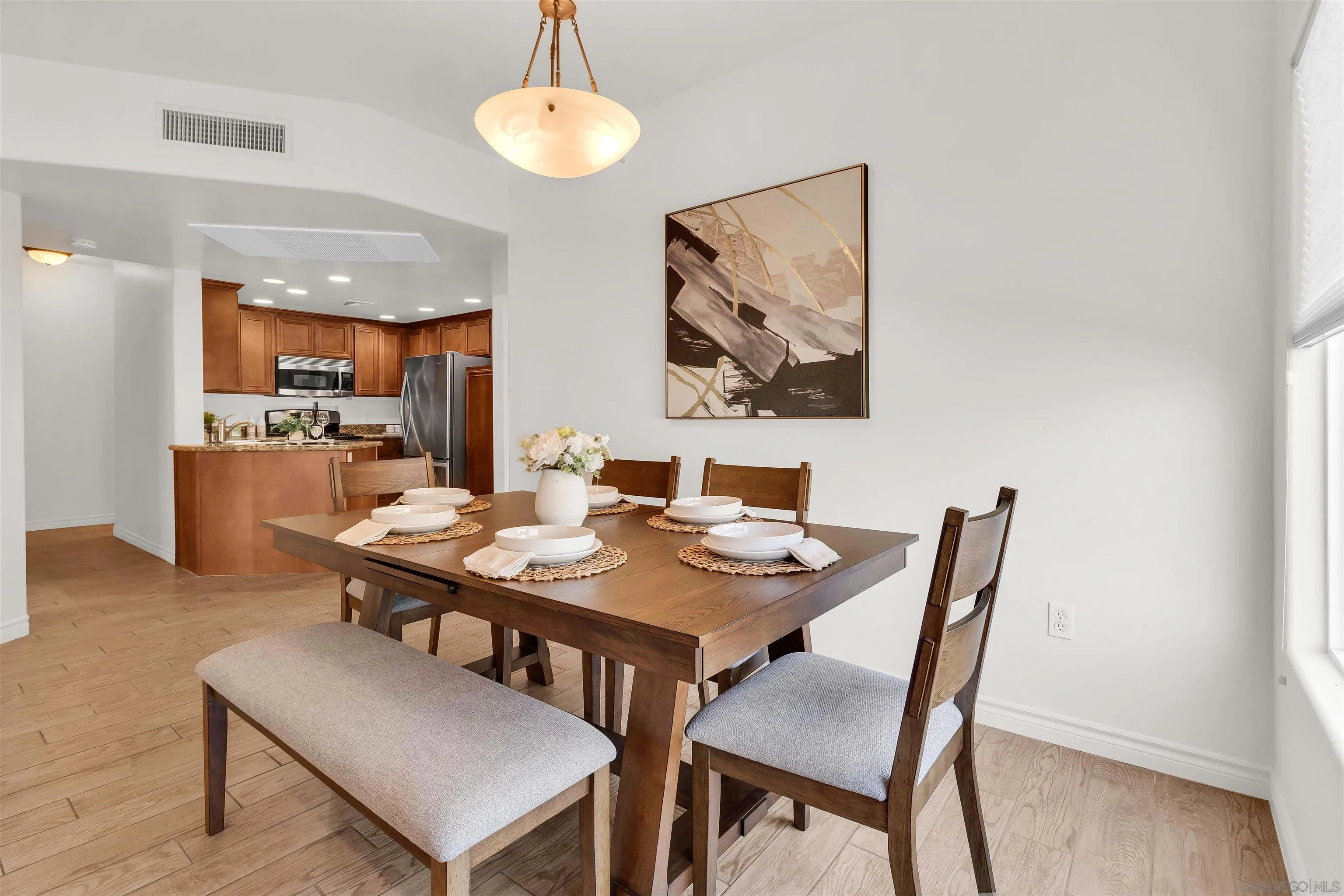 https://cdn.realtyfeed.com/cdn/127/260011474/8d660dba436b166e4f77f90a31a0030f.webp