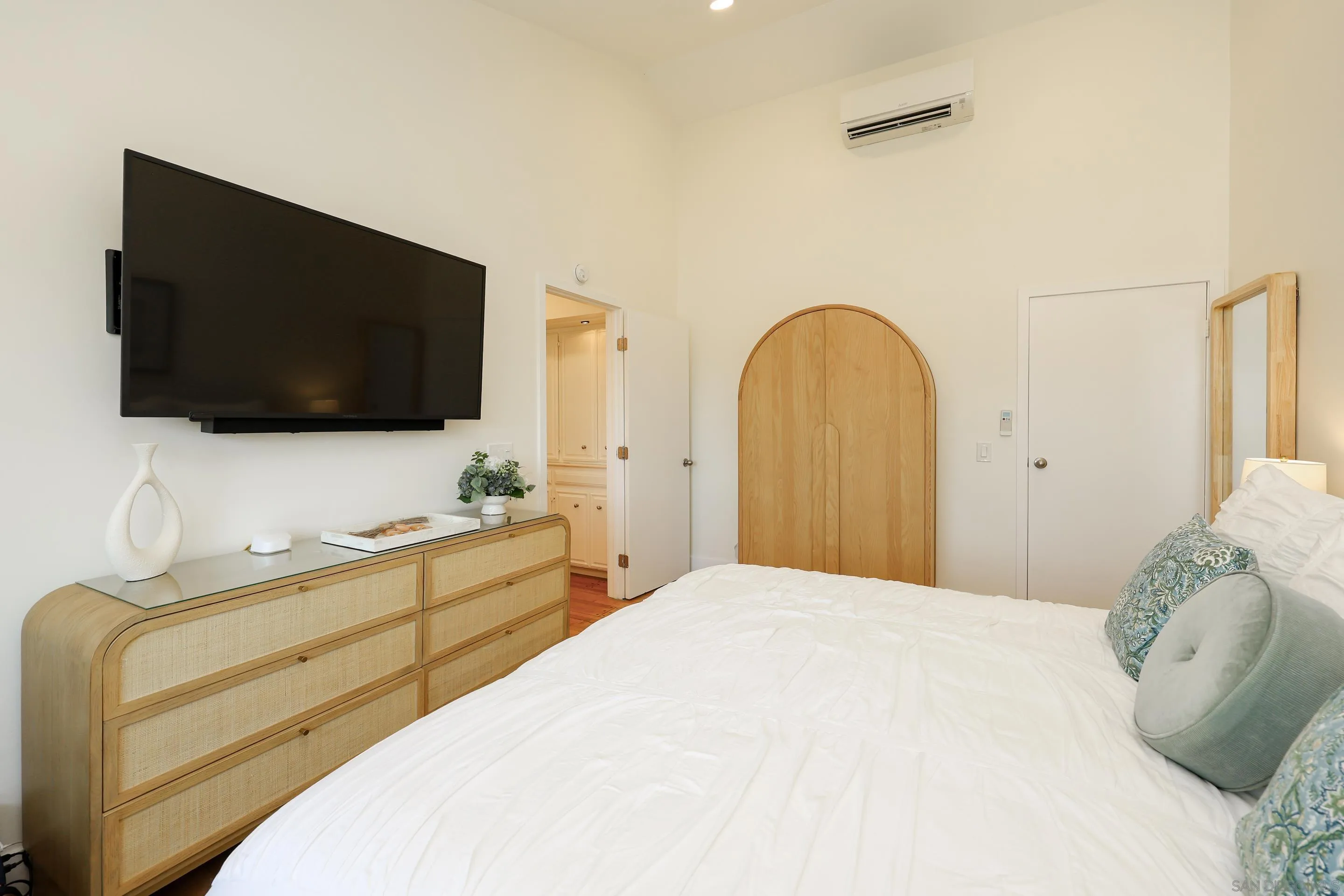 https://cdn.realtyfeed.com/cdn/127/260011475/6e3016959cae5202dc261aec311bcd22.webp