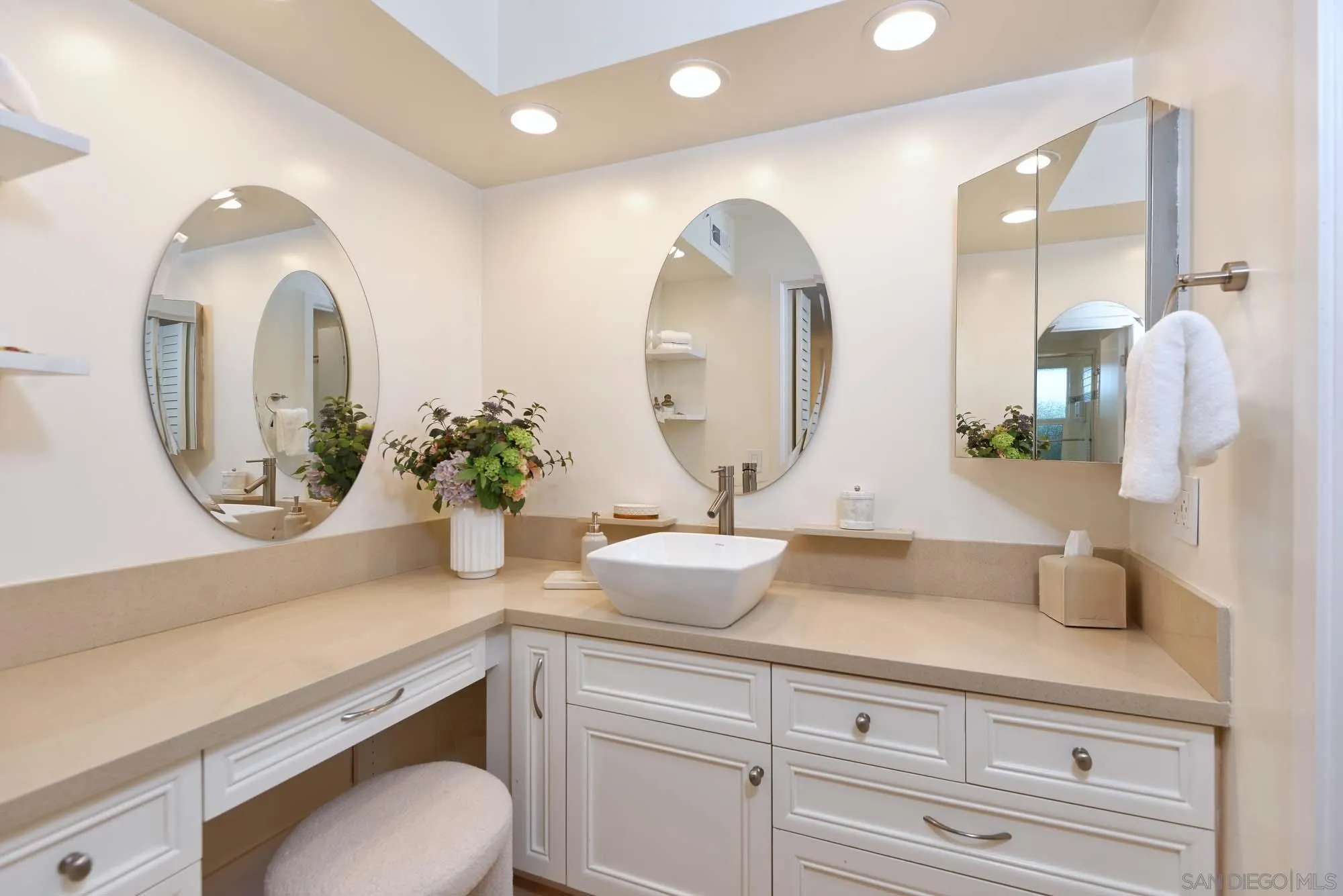 https://cdn.realtyfeed.com/cdn/127/260011475/81181260aa354ca83cfcb8f17dfda89f.webp