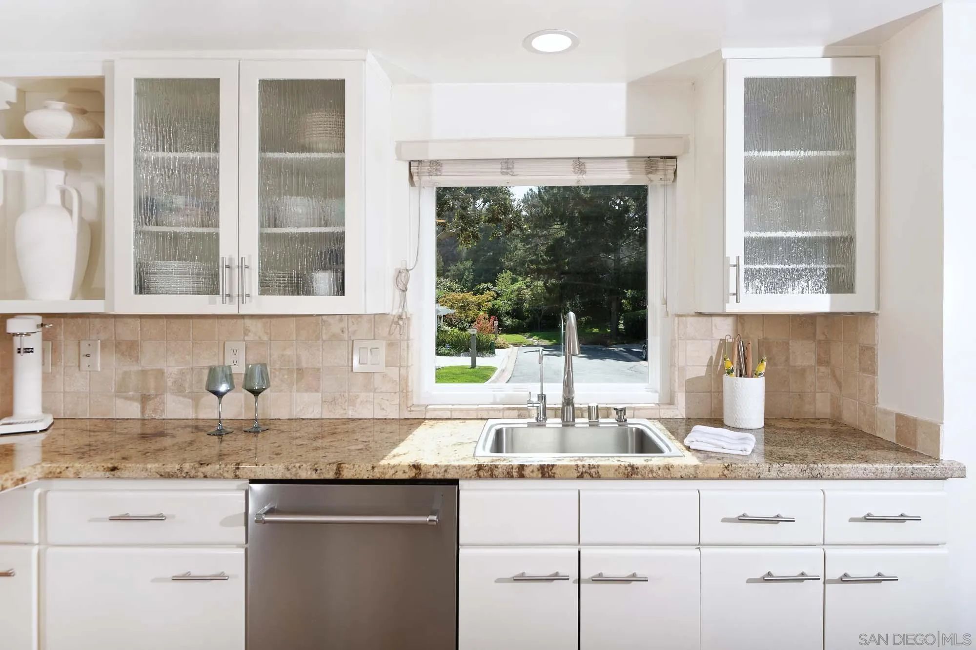 https://cdn.realtyfeed.com/cdn/127/260011475/d7b8b7814691eecf67102da93d051497.webp