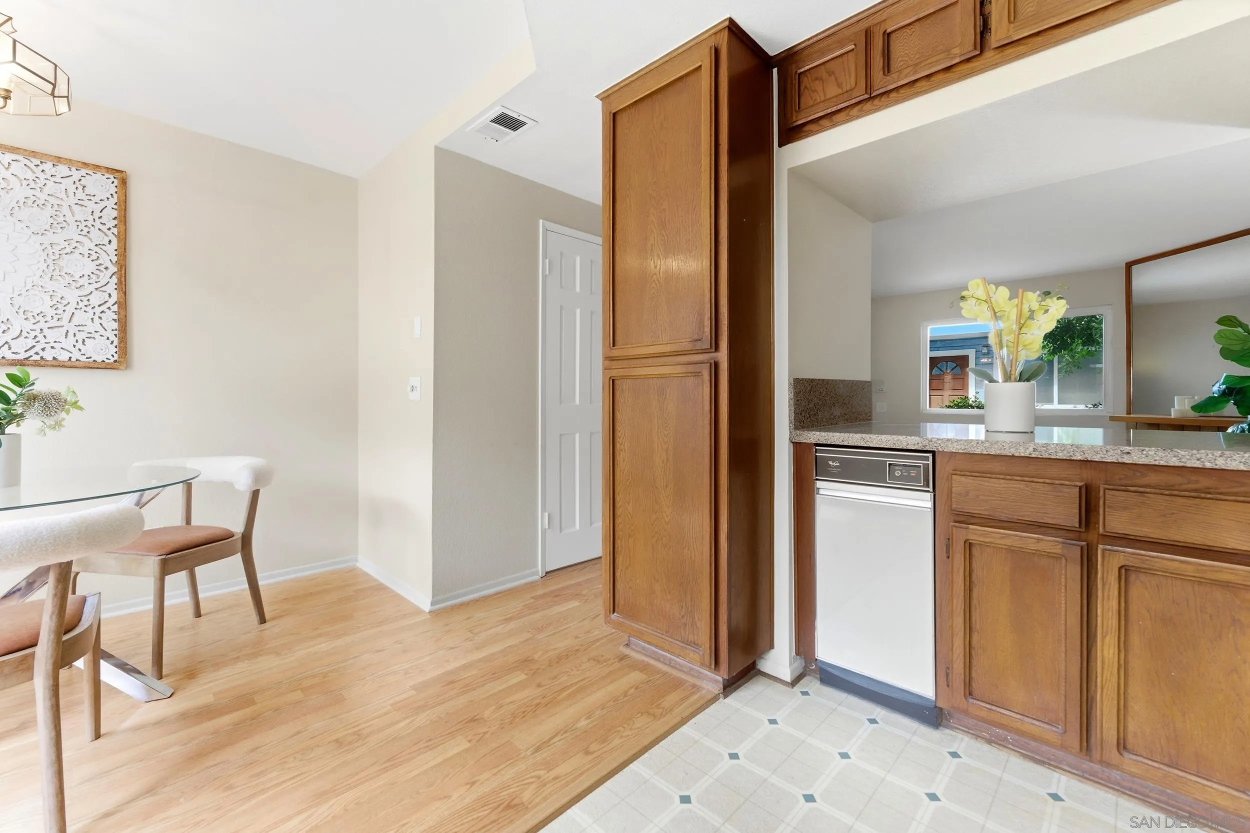 Photo #14: 260011483 Listing: Photo #14