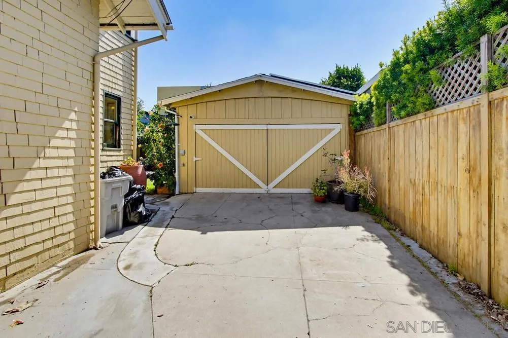 https://cdn.realtyfeed.com/cdn/127/260011488/ab8187144d836aea44467464f028a829.webp