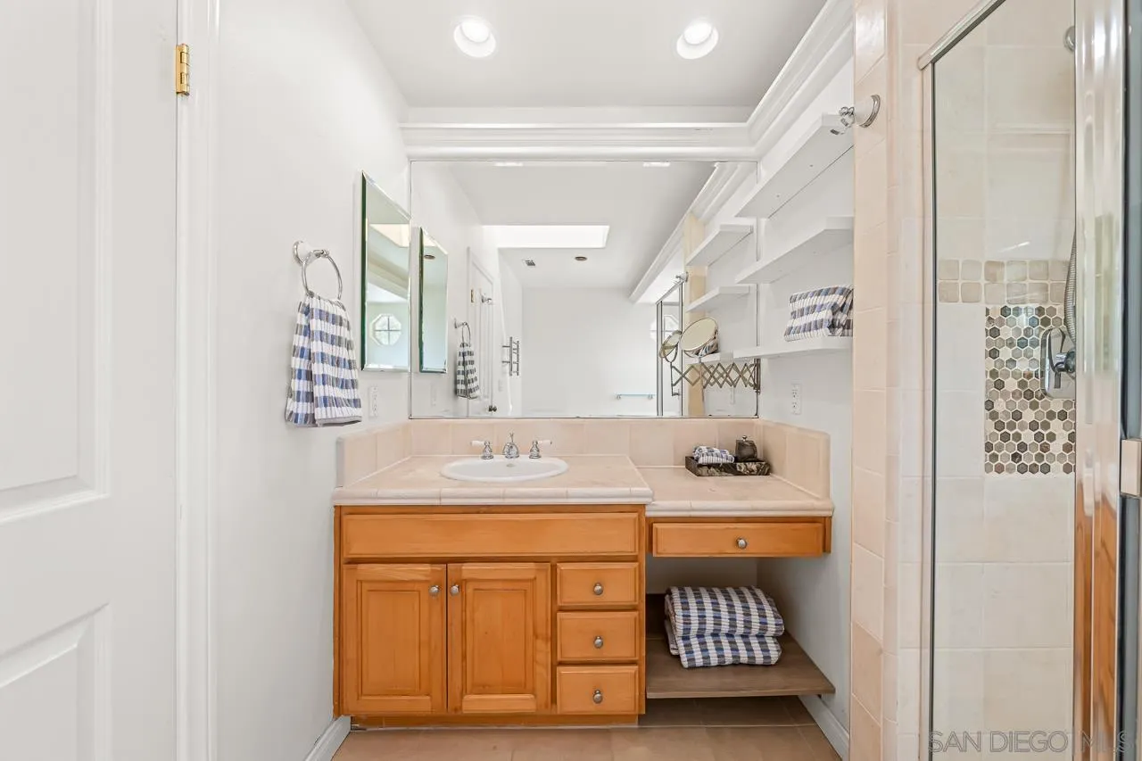 https://cdn.realtyfeed.com/cdn/127/260011489/8d311bc6456492142ded0a3889a9d904.webp