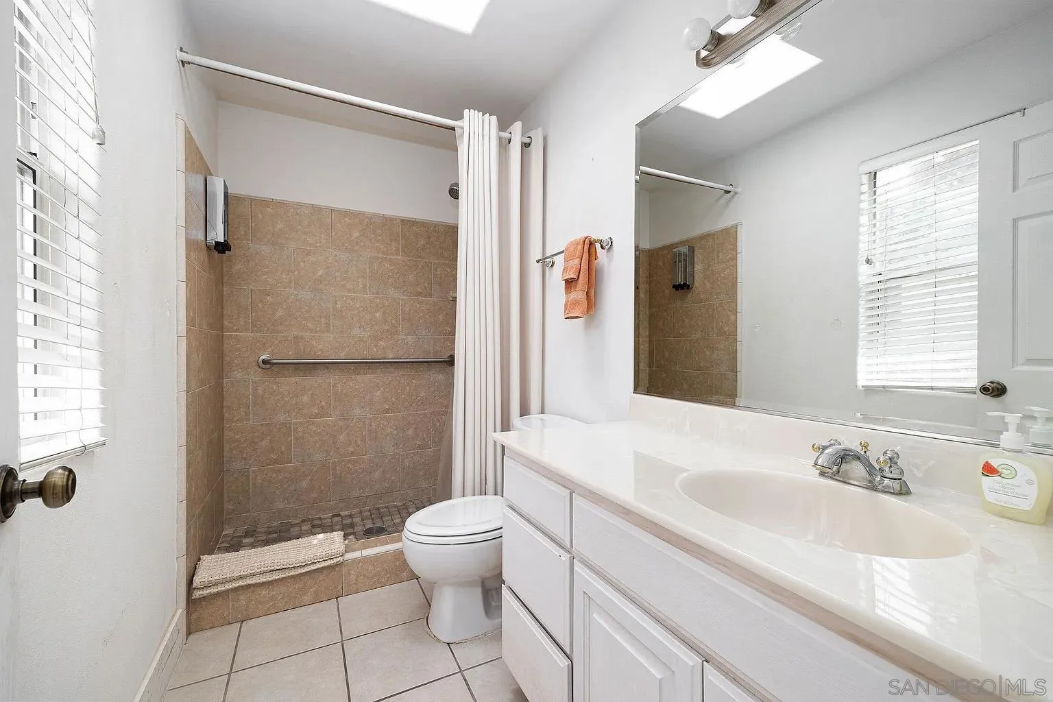 https://cdn.realtyfeed.com/cdn/127/260011489/b7d5075845821375357261e2239f7237.webp