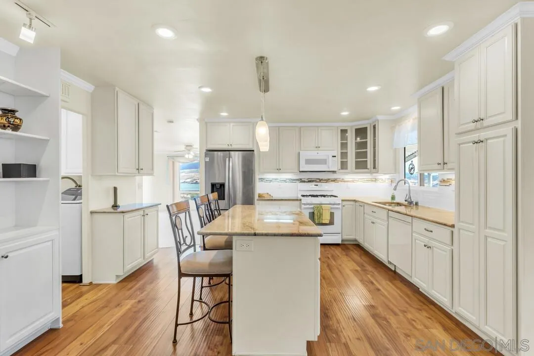 https://cdn.realtyfeed.com/cdn/127/260011494/086b8299b8e4bfc2d852aa9bff809c0b.webp
