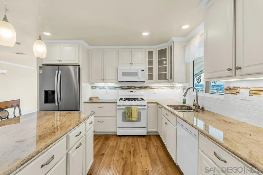https://cdn.realtyfeed.com/cdn/127/260011494/103c7ddbda6bf7cd92874dac6adaf573.webp