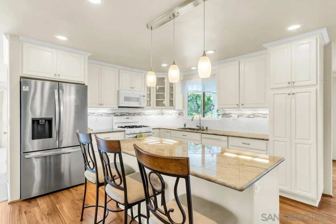 https://cdn.realtyfeed.com/cdn/127/260011494/37db3058597207c9dbd3e935f783795a.webp