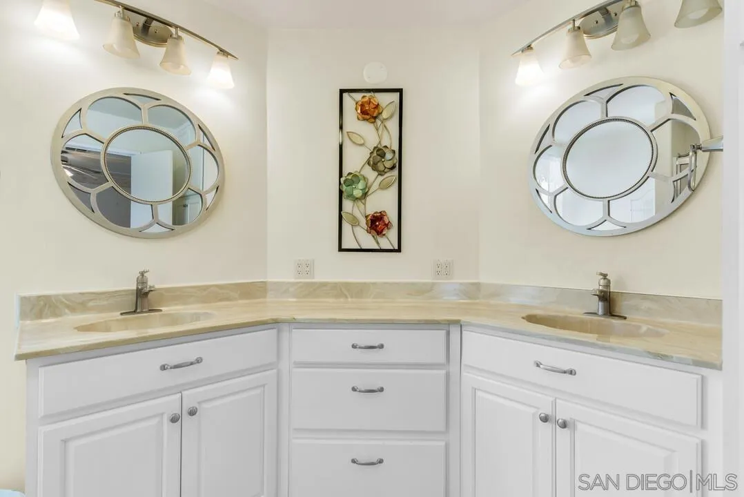 https://cdn.realtyfeed.com/cdn/127/260011494/494b6ba6e73ea974aac0544e8d44d5b9.webp