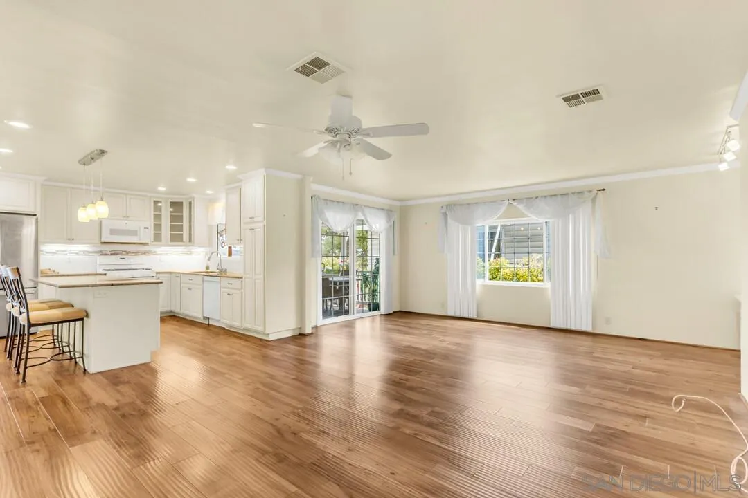 https://cdn.realtyfeed.com/cdn/127/260011494/5b58fc92ecf7cf196d10abff81ede071.webp