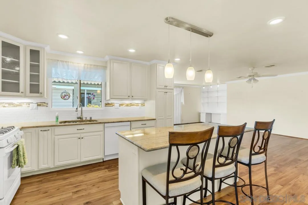https://cdn.realtyfeed.com/cdn/127/260011494/628939d8d61fcced576ac8a59adaf5ab.webp