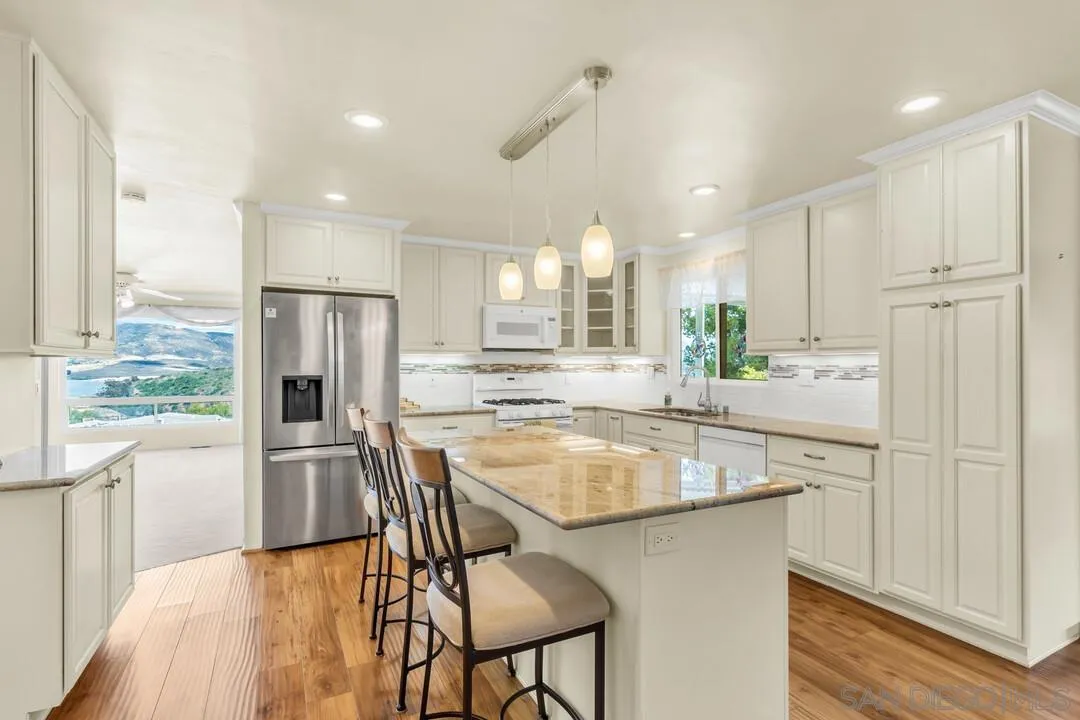 https://cdn.realtyfeed.com/cdn/127/260011494/730a6bc8ce83c52ac5a6e38d9a805bac.webp