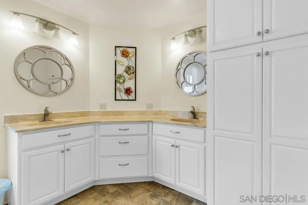 https://cdn.realtyfeed.com/cdn/127/260011494/86ee0acc17d0e848393360f6d1ad2fd1.webp