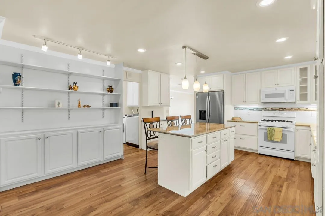 https://cdn.realtyfeed.com/cdn/127/260011494/f94470bc93b81ad7d329e38b93d77055.webp